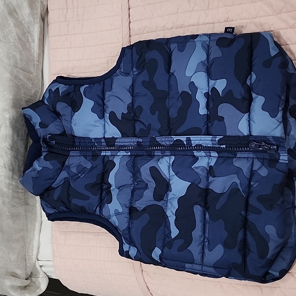 Boys camo puffer vest